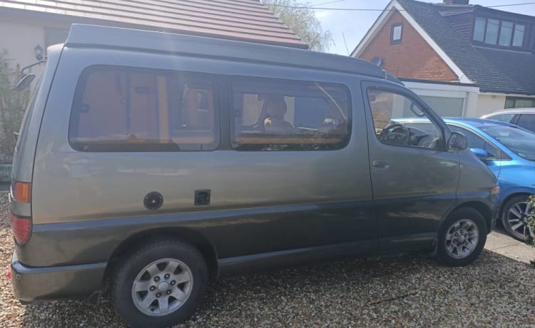 Dallas – 5 berth Toyota campervan from 1995