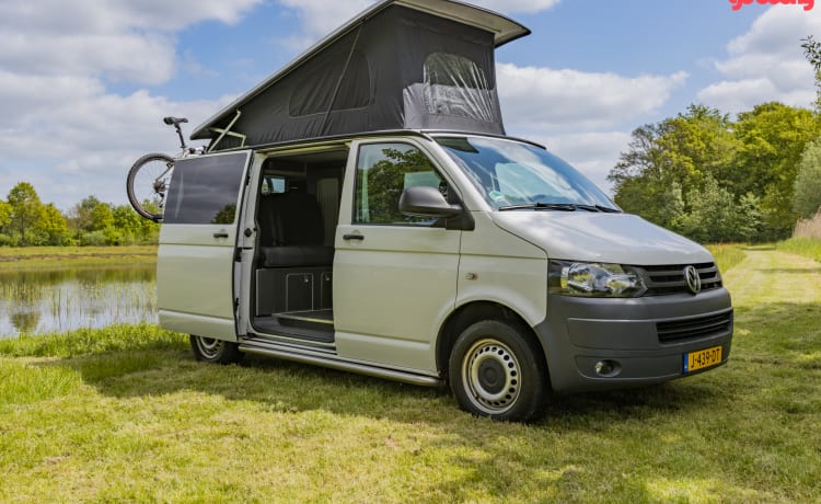 2015 – 4 Pers. Volkswagen Transporter t5 Buscamper 2015