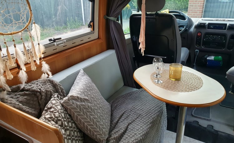 Gezellige cozy camper Renault Master 2,5L