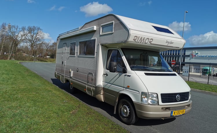 Spacious 6 person Rimor camper fully equipped.