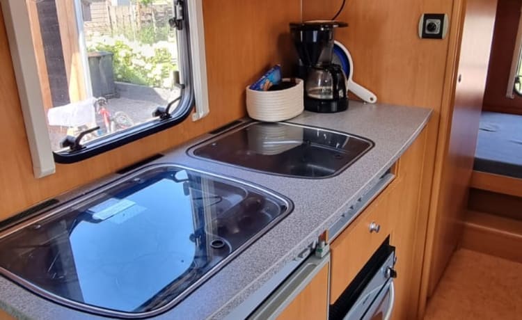 Sunny  – 6 persoons alcove camper (Fiat uit 2006)