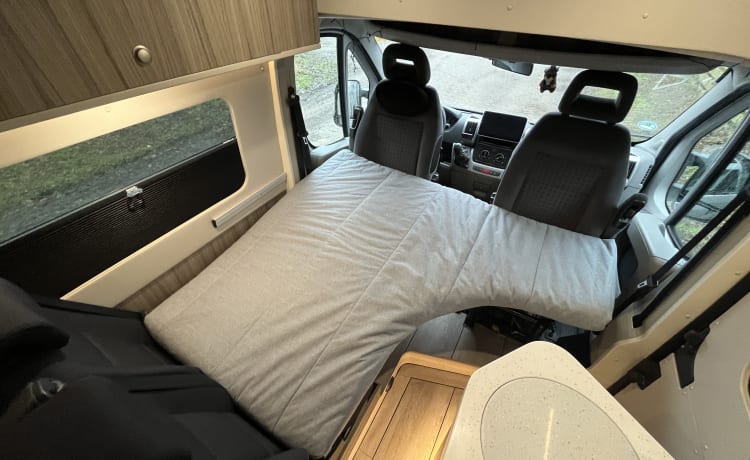 Jumper – Omgebouwde luxe camper bus (2023) 