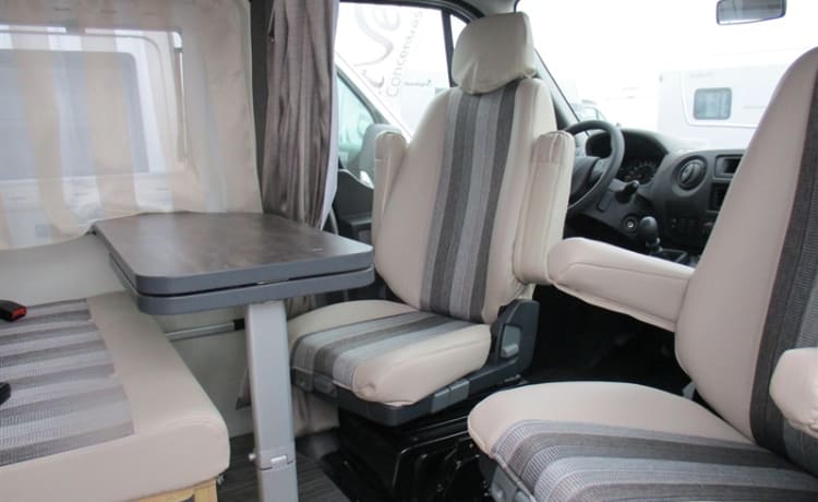 Campie – Campie -Super bel camper Renault Master Font Vendome