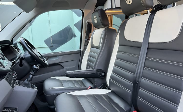 Shelagh – Camper Volkswagen 4 posti letto 2020- Assicurazione inclusa