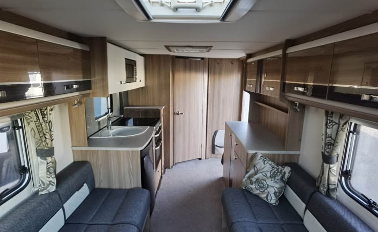 Bessie – Bessecar E442 2-persoons camper