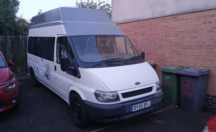 Nostromo – 4 berth Ford bus from 2005