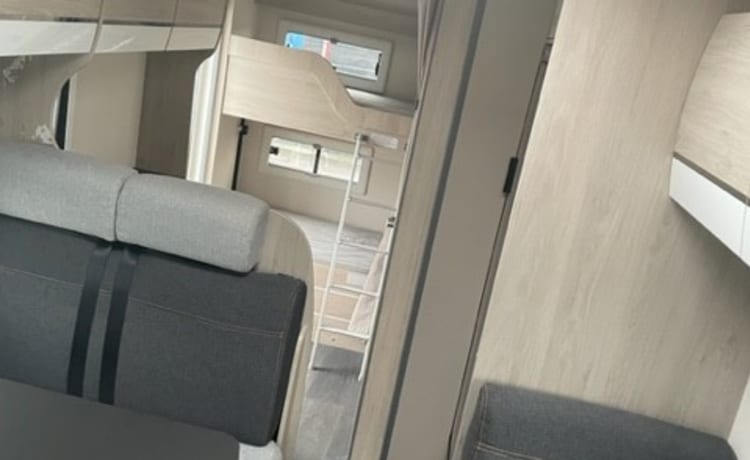 VIP 7  – Chausson VIP met 7 slaapplaatsen