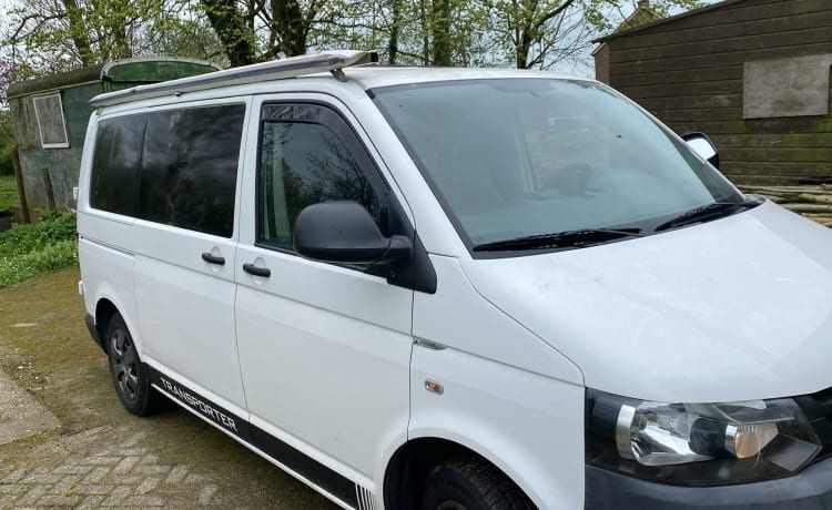 Milieuzone vriendelijk  – Recent and economical Stealth complete VW T5 Camper