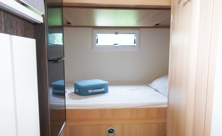 Camper van with 6 spacious sleeping places