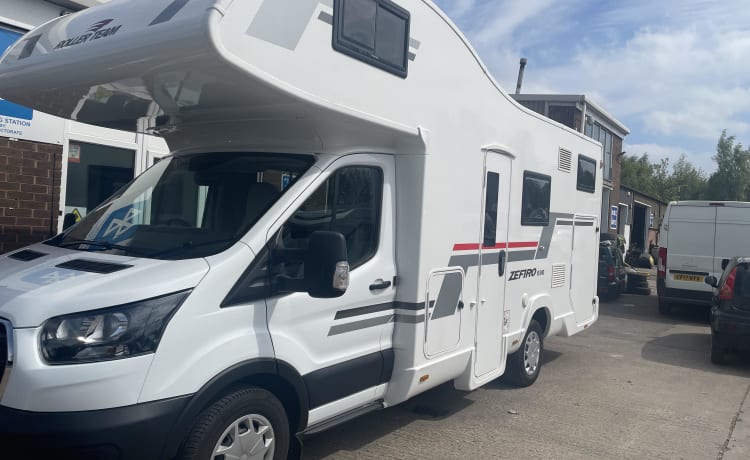 AFP 675  – Roller Team 675 6-Berth Yorkshire Camper