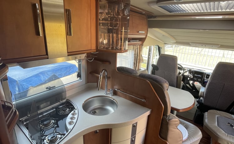 Edens Wanderlust – Luxury camper with every convenience, a dream on wheels!