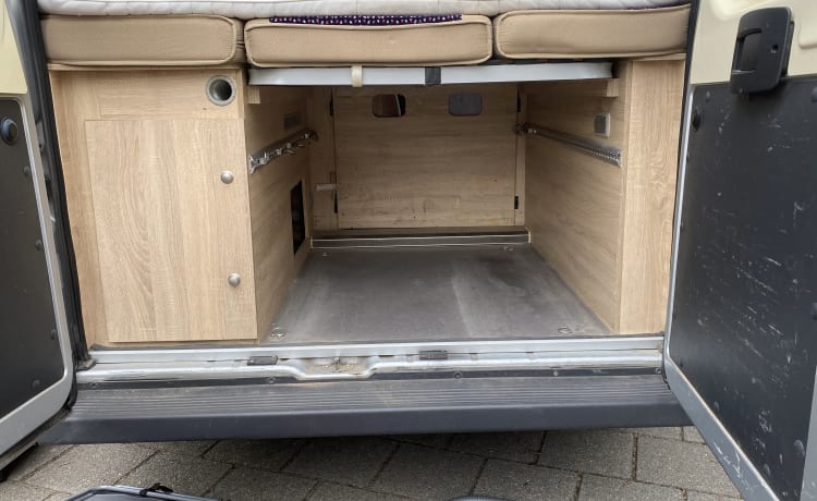 Igor – Stoere Pössl/Clever campervan  2+1p Off-grid