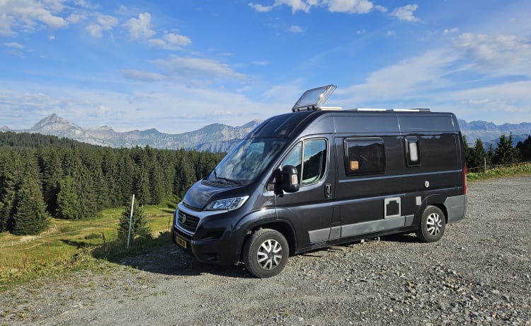 Black Rhino – Compact (5m41) Hobby K55, Automatique 150cv Fiat Ducato, avec tout le luxe