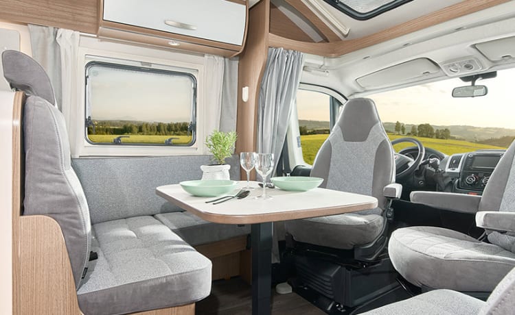 CARADO T447 AUTOMAAT – RUIME CARADO T447 AUTOMAAT 4 PERSOONS CAMPER VOOR ULTIEM VAKANTIE PLEZIER!