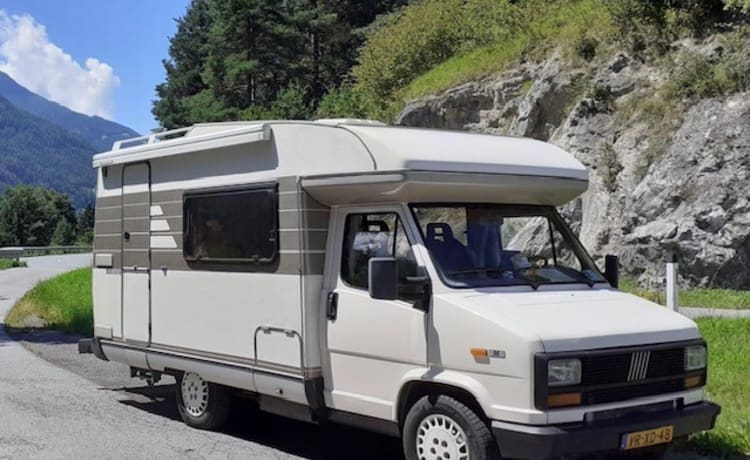 Cato – Complete Hymer camper met veel ruimte! (goed onderhouden)