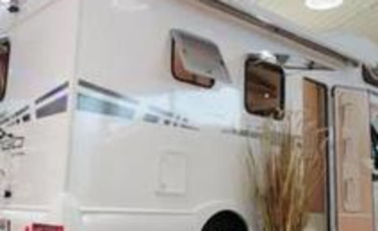 A-type – Camper giovane, automatico, navigazione, 2 x aria condizionata, 200 extra gratuiti