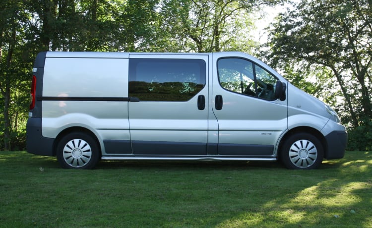 InneGer – Compacte, praktische en gezellige 2 persoons camper (bus) (extra lang).