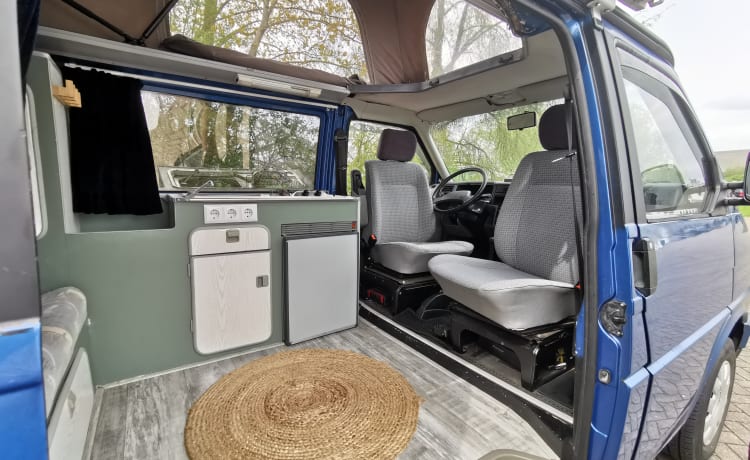 Volkswagen T4, camper extra lungo con tetto sollevabile 