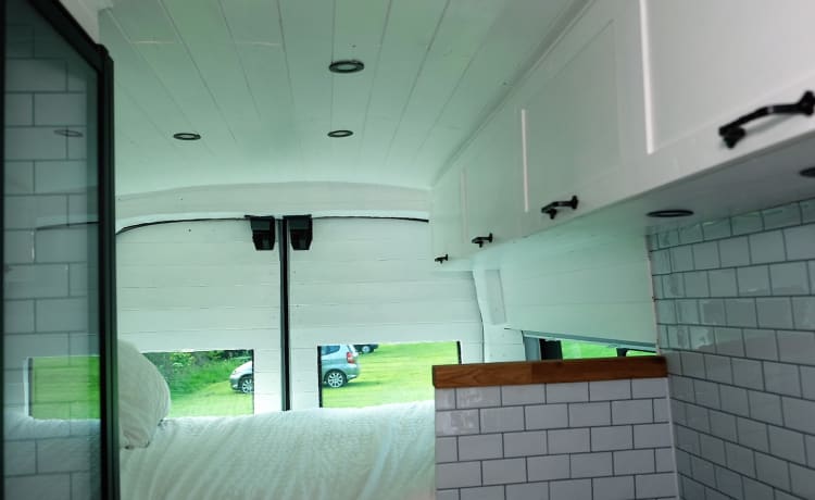 Angus – Schitterende 4 persoons Campervan met Kingsize bed