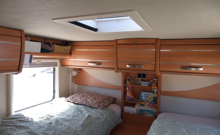 Spacious, luxurious and very extensive Hymer for 4 people