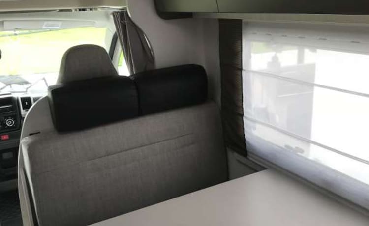 HappyCamper – On holiday with a 6-person Chausson Alcove Camper from 2018?