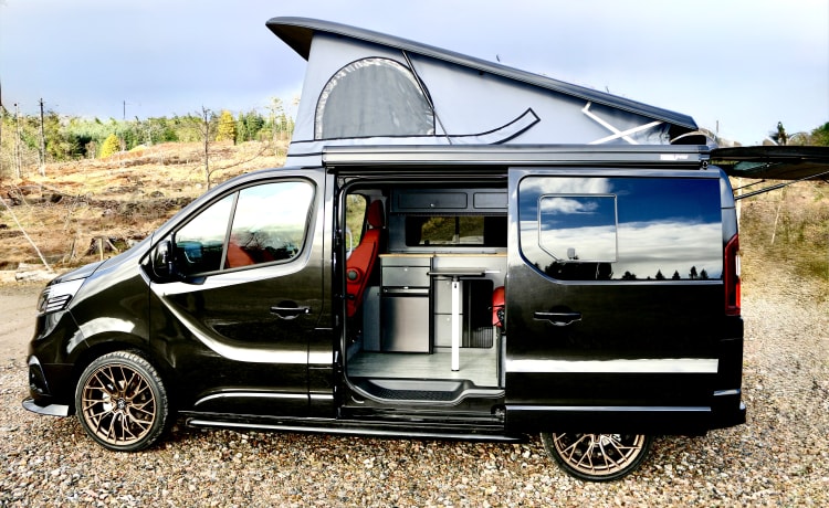 Floyd – 2025 Renault Crusader Off-Grid 4-berth Campervan