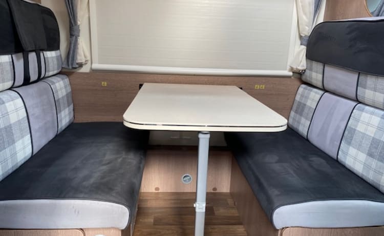 Carefree on the road with Fiat Mc Louis mobile home