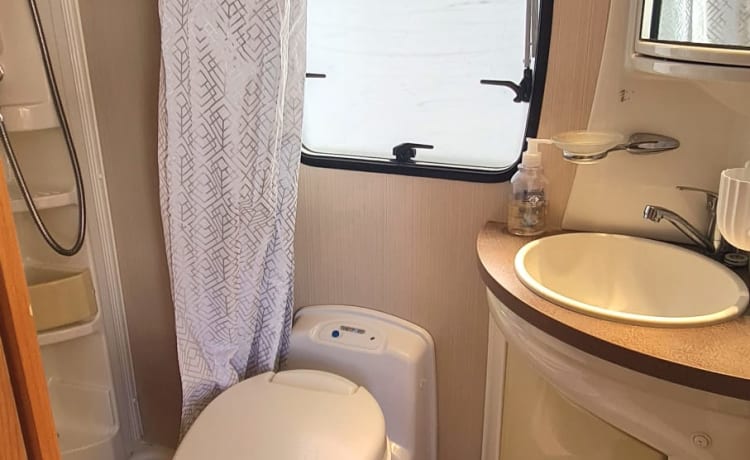 Sam – Clean and cozy motorhome