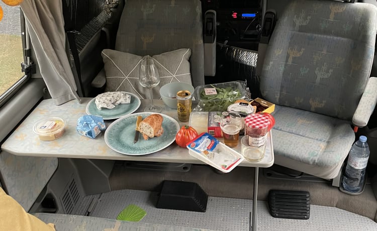 Ollie – Schöner Volkswagen Camper mit Toilette und 2 Betten