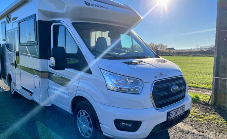 Chihuahua on the road – 2p Benimar semi-integrated from 2022