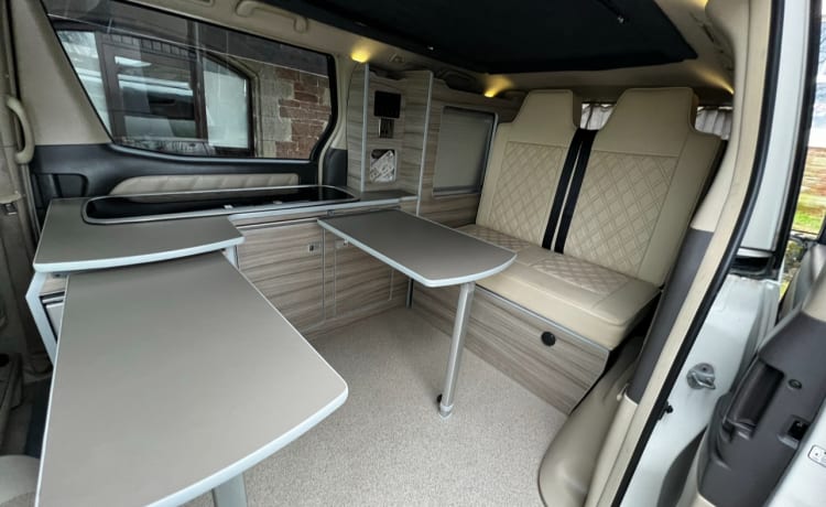 The Borderless Reiver – 3-persoons Toyota campervan uit 2007