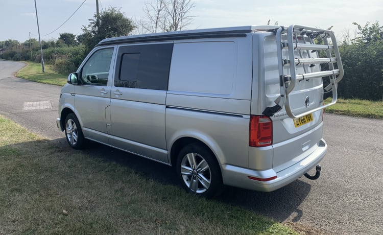 Silver Surfer – VW T6 camper ~ 4 Berth ~ insurance included 