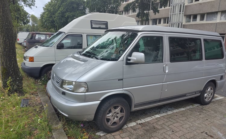 Fred – 4p Volkswagen bus from 2001