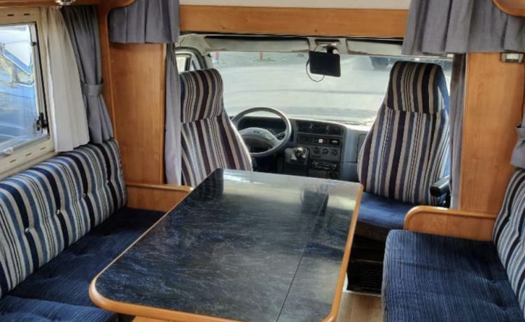 Pèpè – Very neat and spacious camper