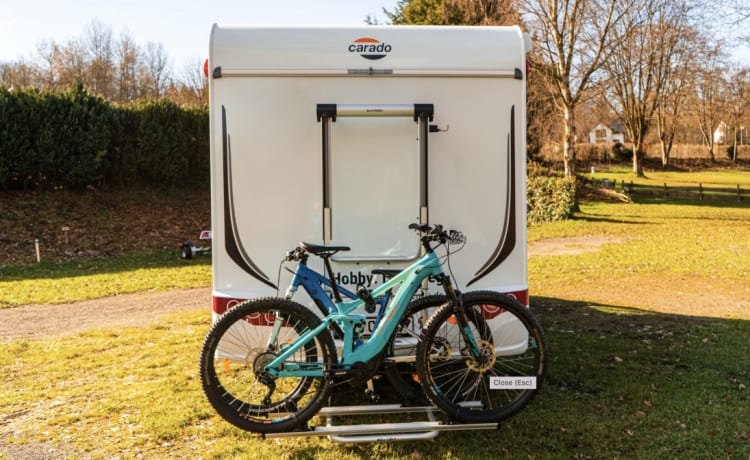 V337 – Camping-car Carado V337 (élévateur pour vélo électrique / attelage de remorque)