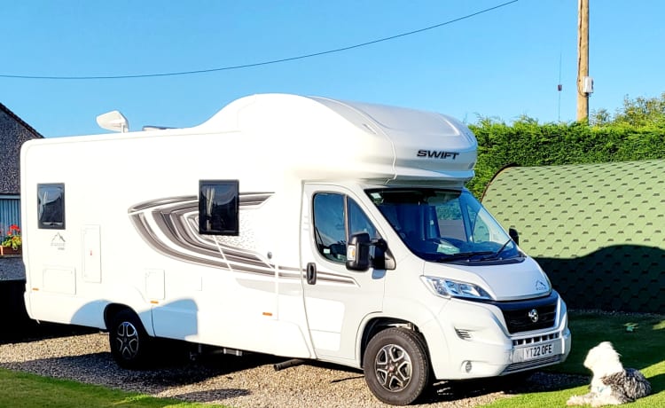 H.T  – Shiny New Spacious Swift Edge 486. Easy Automatic & Sleeps 6  