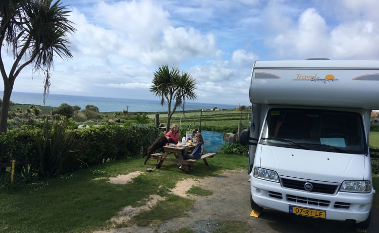 Beau camping-car familial spacieux 6p personne avec climatisation