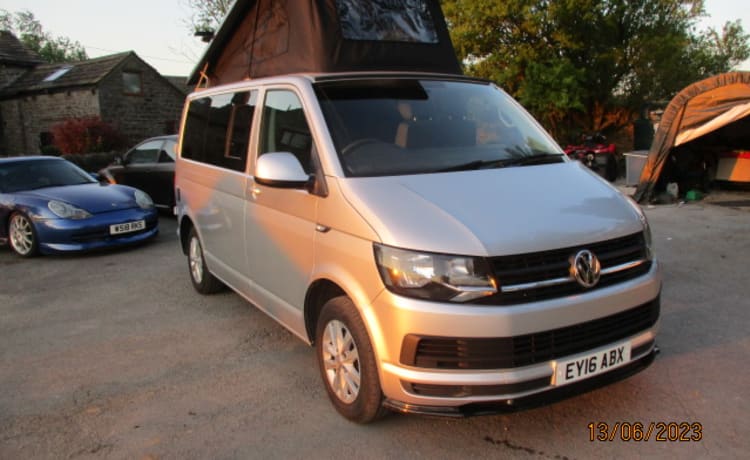 Pistol 2 – 4-persoons Volkswagen campervan uit 2016