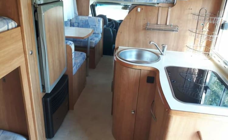 Home on wheels  – Beautiful very spacious family camper Ford Rimor 678 4 persons