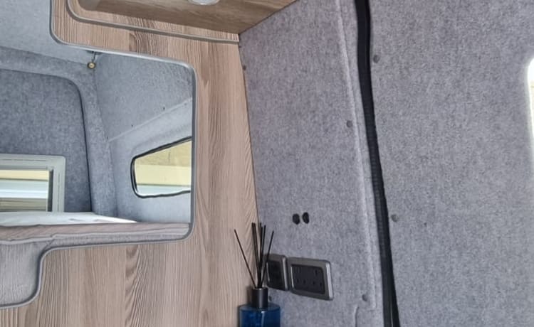 Ronnie – Fully Off-Grid Mercedes High Top (MWB) with heating, toilet & shower