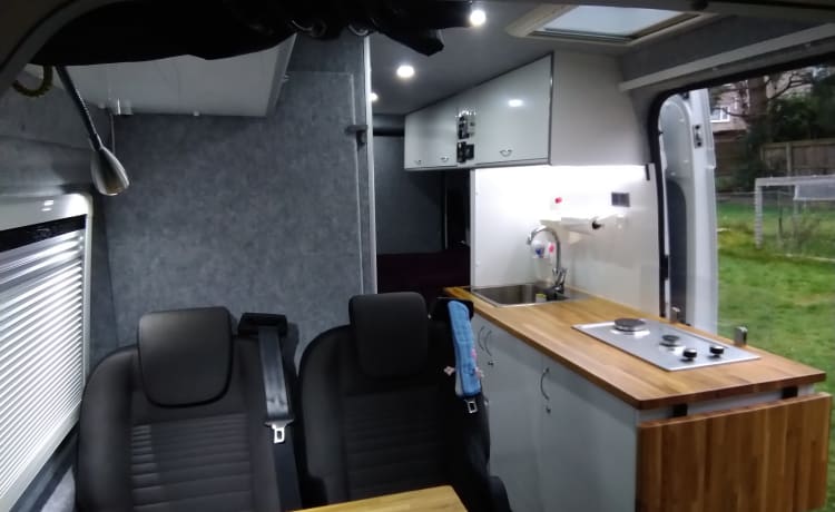 2-Bett Peugeot Off-Grid Campervan