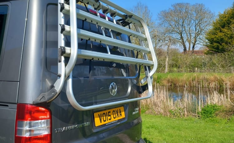 The Incredible Chris – 6-zits VW-camper, volledig omgebouwd, 60.000 kilometer