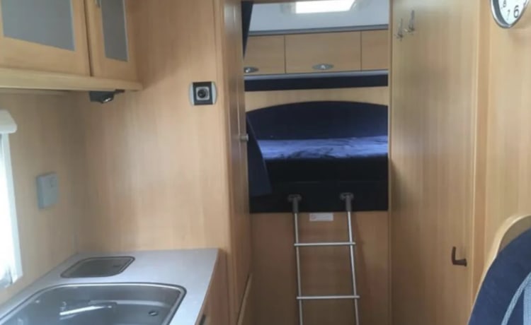 6p Dethleffs Family camper 