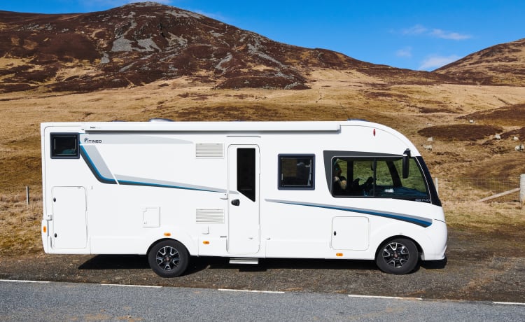 Spacious integral camper for 5 people