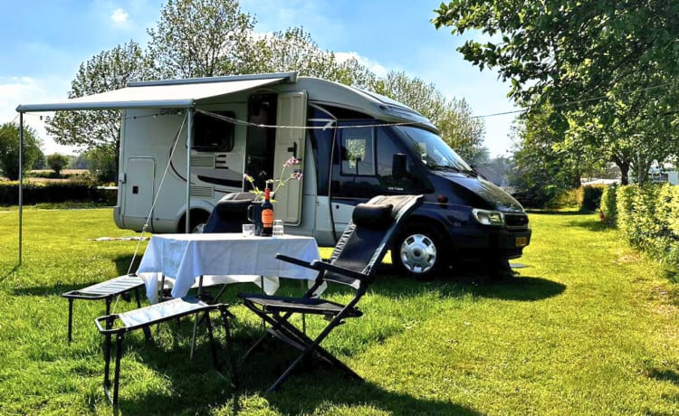 Eriba 💚 – 3p Hymer semi-integrated uit 2008