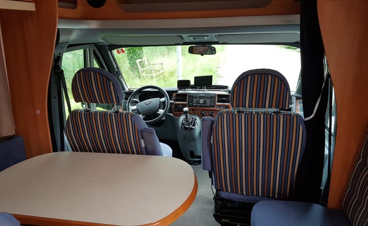 Camper – Camping-car Hymer, 2 personnes, tout équipé