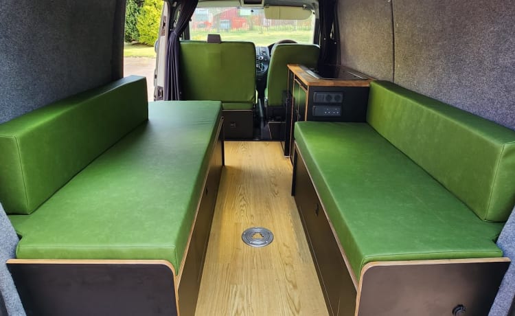 Lucille – 2-persoons Volkswagen campervan uit 2006