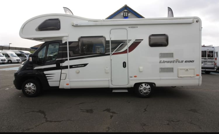 6 berth Swift alcove from 2016