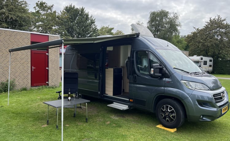 Cliffje  – Sunlight Cliff 640 from 2019 with length beds!