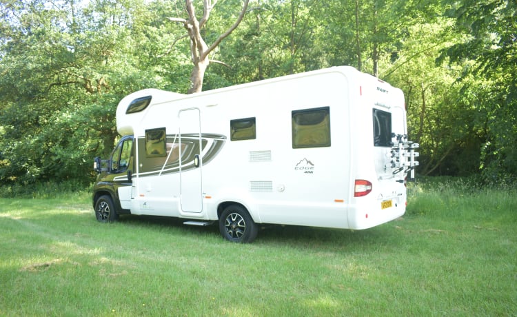 Swift 486 – Camper Swift 486, camper da 6 posti letto con portabiciclette